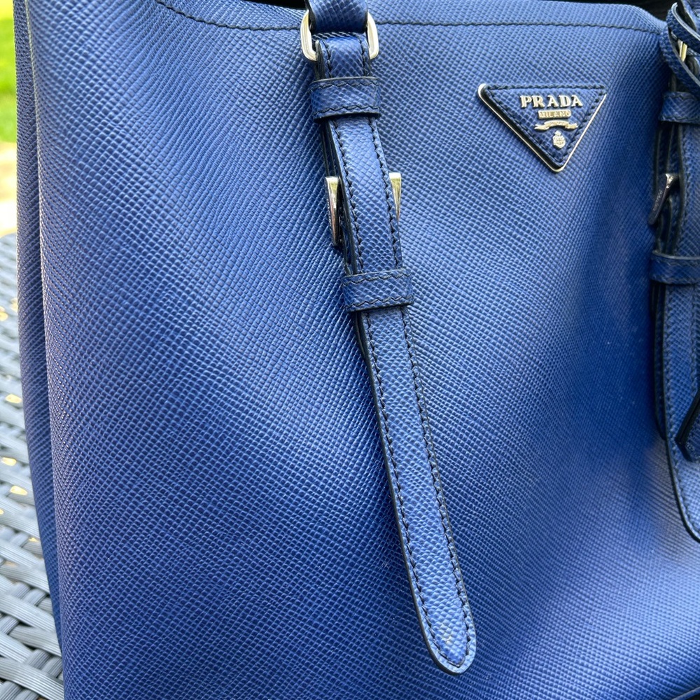 Prada authentic - Picture 2 of 12